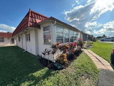 Great Location! been offered partially furnished/turn key! - photo 22