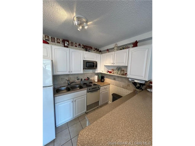 Enjoy Lake of the Ozarks living in this well-maintained 1 bed, 1 - photo 3