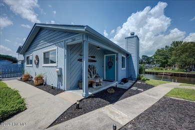 Waterfront Living at It's Finest! Welcome to this beautifully - photo 1