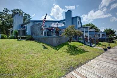 Waterfront Living at It's Finest! Welcome to this beautifully - photo 6