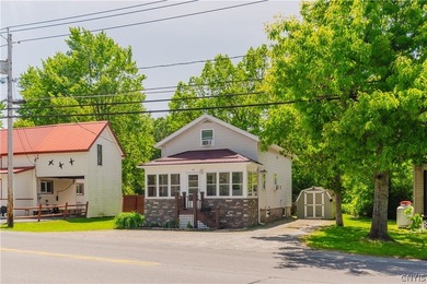 Welcome to this affordable and well-maintained home in the heart - photo 3