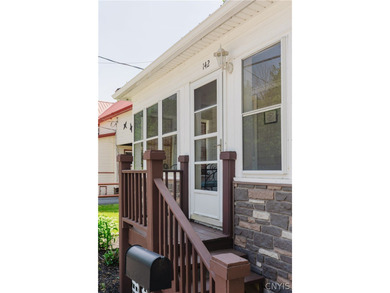 Welcome to this affordable and well-maintained home in the heart - photo 8