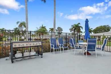 Welcome to Pine Point Villas in desirable Boynton Beach! This - photo 18