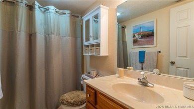 Seller is offering a credit toward new flooring & countertops - photo 9