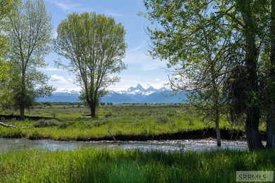 Three separate building rights on one rare, contiguous 115-acre - photo 3