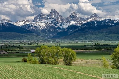 Three separate building rights on one rare, contiguous 115-acre - photo 4