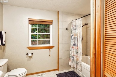 SELLER TO PAY 1 year HOA dues for the buyer! This polished cabin - photo 11