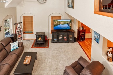 SELLER TO PAY 1 year HOA dues for the buyer! This polished cabin - photo 12