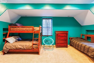 SELLER TO PAY 1 year HOA dues for the buyer! This polished cabin - photo 13