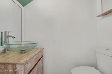 Beautifully Remodeled Townhome Near Everything! This spacious - photo 13