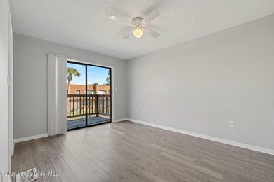 Beautifully Remodeled Townhome Near Everything! This spacious - photo 14