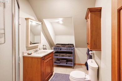 SELLER TO PAY 1 year HOA dues for the buyer! This polished cabin - photo 16