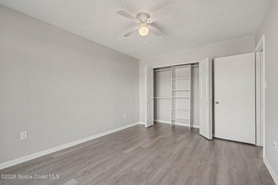 Beautifully Remodeled Townhome Near Everything! This spacious - photo 16