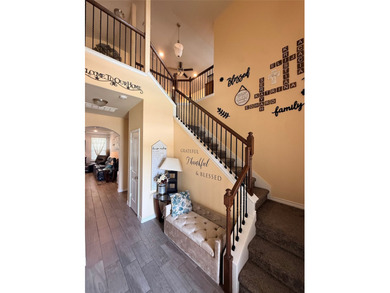 Welcome to this spacious 5-bedroom, 3-bathroom home with a 3-car - photo 8