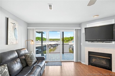 Beautiful 3-bedroom, 2-bath lakefront condo at Clearwater - photo 4