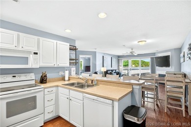 Beautiful 3-bedroom, 2-bath lakefront condo at Clearwater - photo 7