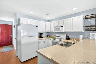 Beautiful 3-bedroom, 2-bath lakefront condo at Clearwater - photo 8