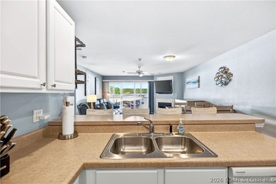 Beautiful 3-bedroom, 2-bath lakefront condo at Clearwater - photo 9