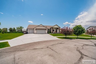 Parade of Homes 2020! This is a must see! Situated on a spacious - photo 2