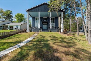 This inviting lakefront home is built for entertaining and - photo 3