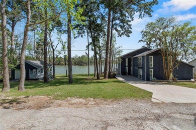 This inviting lakefront home is built for entertaining and - photo 5