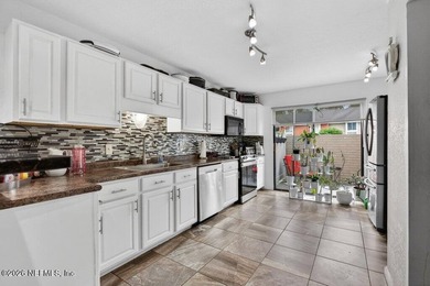 Welcome to this beautifully updated 3-bedroom, 2.5-bath condo - photo 12