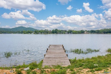 Waterfront living in Southside! This 4BR/3BA ranch home offers - photo 16