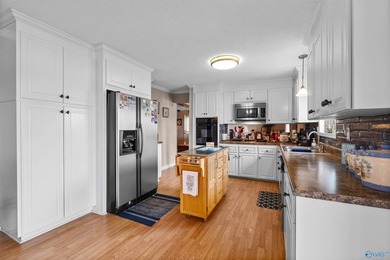 Waterfront living in Southside! This 4BR/3BA ranch home offers - photo 21