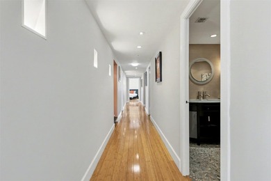 THIS SPECTACULAR PH WITH SPECTACULAR VIEWS AND EXPANSIVE - photo 26