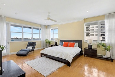 THIS SPECTACULAR PH WITH SPECTACULAR VIEWS AND EXPANSIVE - photo 29