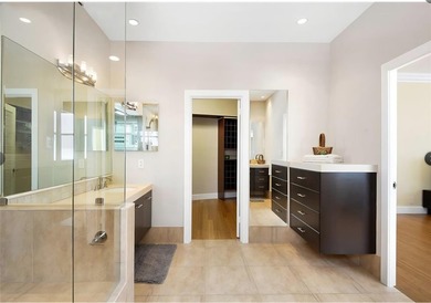 THIS SPECTACULAR PH WITH SPECTACULAR VIEWS AND EXPANSIVE - photo 33