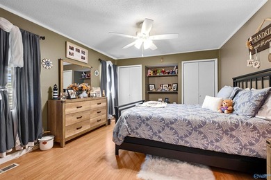 Waterfront living in Southside! This 4BR/3BA ranch home offers - photo 36