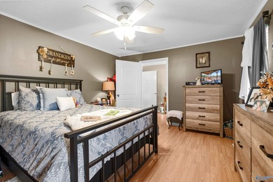 Waterfront living in Southside! This 4BR/3BA ranch home offers - photo 37