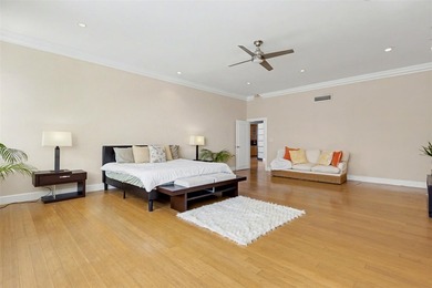 THIS SPECTACULAR PH WITH SPECTACULAR VIEWS AND EXPANSIVE - photo 40