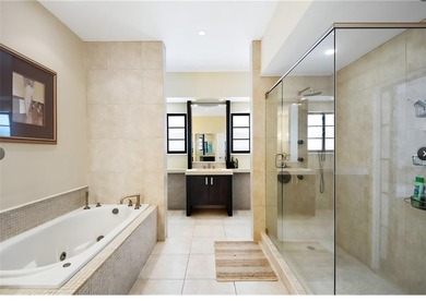 THIS SPECTACULAR PH WITH SPECTACULAR VIEWS AND EXPANSIVE - photo 41
