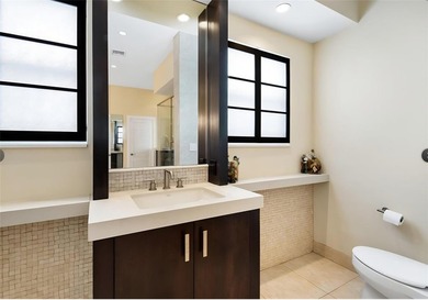THIS SPECTACULAR PH WITH SPECTACULAR VIEWS AND EXPANSIVE - photo 43