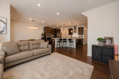 Meadow Ridge, beautiful townhomes in Aurora in school district - photo 9