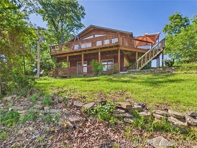 Stunning lake views and immense value await at this 5-bed - photo 1
