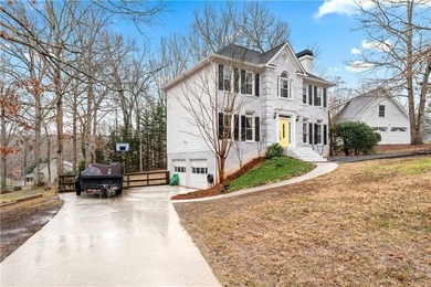 Chapel Hills presents this beautifully appointed traditional - photo 2