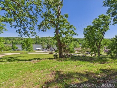 Stunning lake views and immense value await at this 5-bed - photo 7