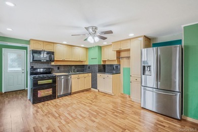 Discover 6 Rugby Drive in Shirley with stunning WATERVIEWS of - photo 16