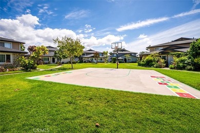 Welcome to this newly updated 2 bedroom/1 bath condo in the - photo 25