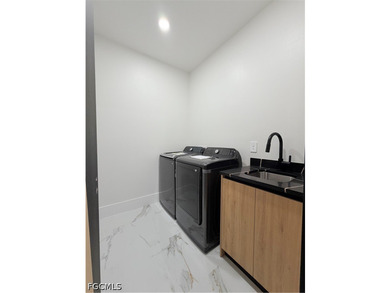 ***Brand-new modern construction home with a sleek minimalist - photo 39