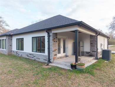 Welcome to this beautifully built 3-bedroom, 2-bathroom - photo 3