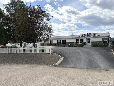 Incredible home on approximately 1.19 acres with beautifully - photo 2