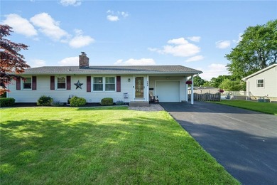 Welcome to this impeccably maintained ranch in the heart of - photo 1