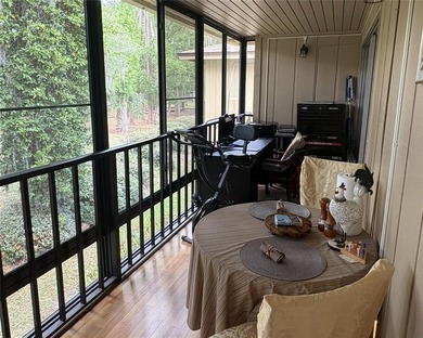 Welcome to this charming and incredibly well-maintained - photo 14