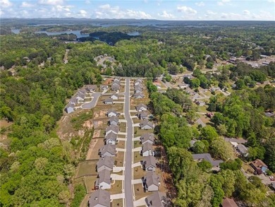 Welcome to this beautifully maintained 5-bedroom, 4-bathroom - photo 5