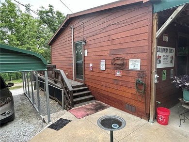 Dream property awaits! This 3 bedroom 2 bath custom built - photo 8