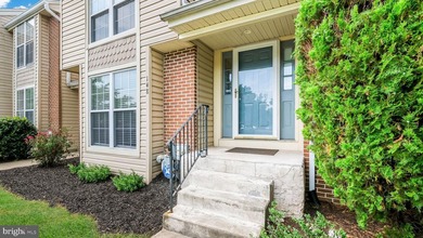 Don't wait to take a look at this 1,374 square foot 3 Bedroom 2 - photo 3